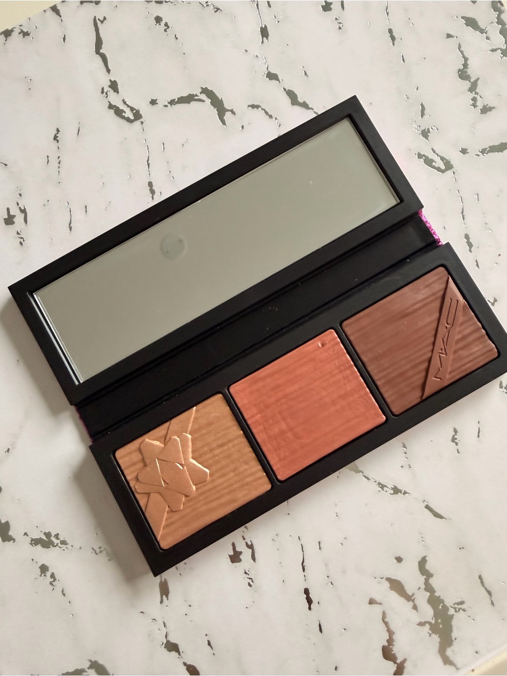 NIB MAC Cosmetics LE Shiny Pretty Things Face Palette *Medium/Deep